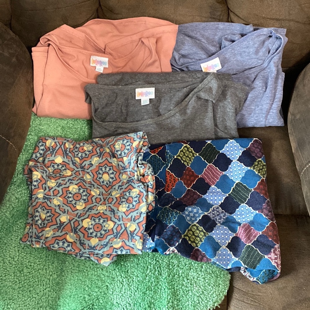 3 Carly shirts and 2 TC leggings